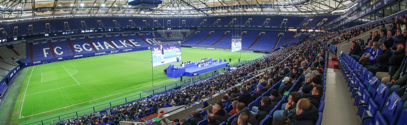 Der FC Schalke 04 kommt bei seinen Plänen einer Fördergenossenschaft weiter voran. , © Tim Rehbein/dpa