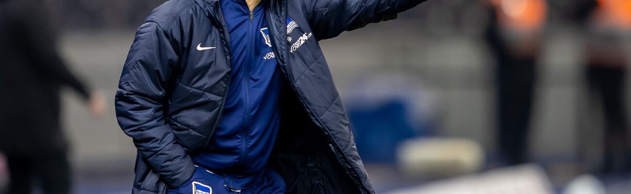 Kein erfreulicher Abend für Hertha-Trainer Cristian Fiel., © Andreas Gora/dpa