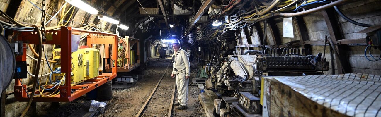 Wie im richtigen Bergbau - der einstige Reviersteiger «Jacke» Jakubeit führt durch das frühere RAG-Trainingsbergwerk in Recklinghausen., © Federico Gambarini/dpa