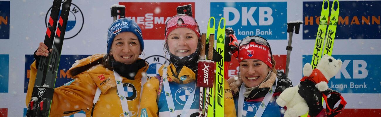 Selina Grotian (M) und Franziska Preuß (l) feiern einen Doppelsieg., © Olivier Chassignole/AFP/dpa