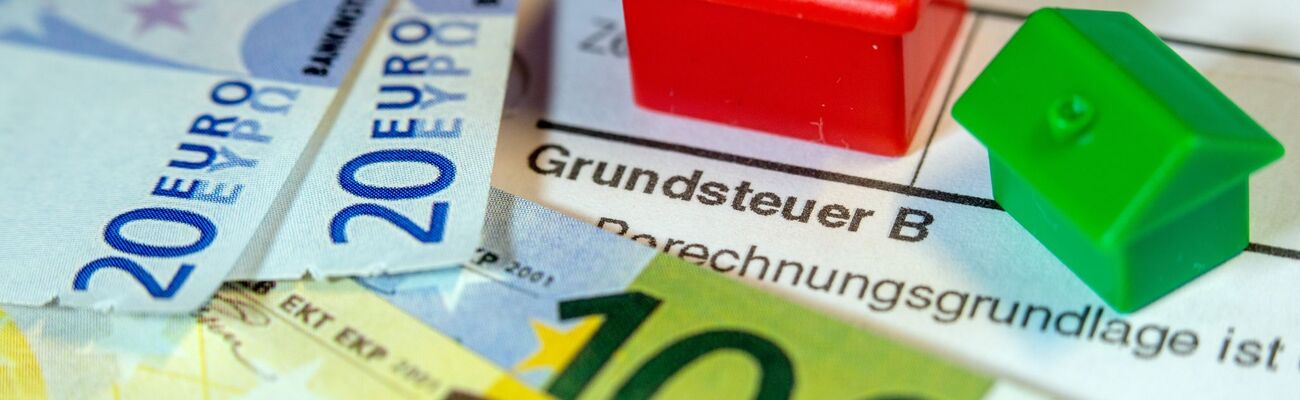 In NRW setzten Bonn, Bochum, Duisburg, Essen, Münster und Dortmund auf einen differenzierten Hebesatz bei der Grundsteuer. (Symbolbild), © Jens Büttner/dpa-Zentralbild/dpa