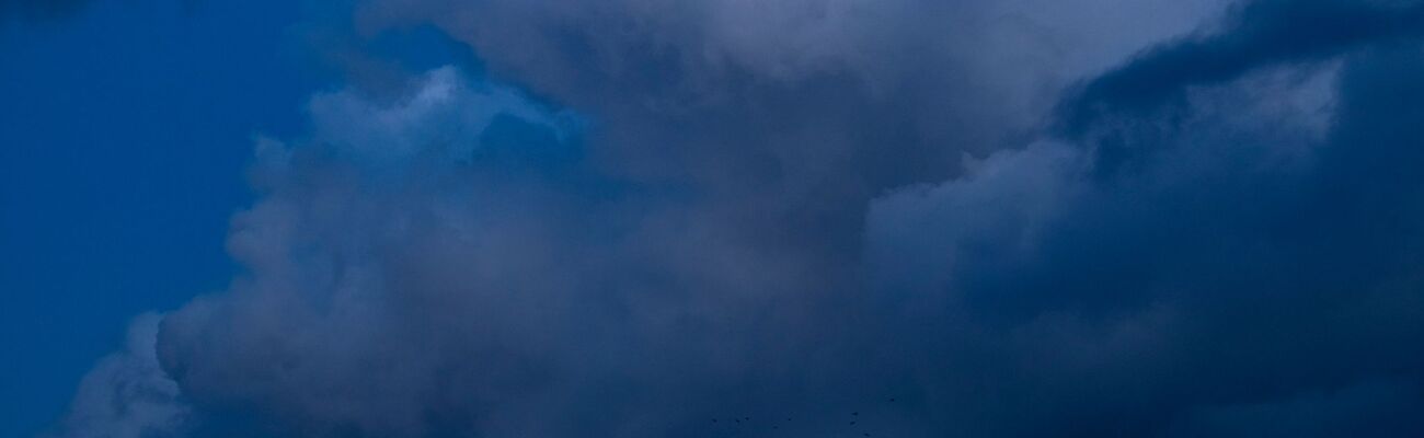 Viele Wolken aber keinen Schnee gibt es rund um Weihnachten in NRW. (Archivbild) , © Thomas Banneyer/dpa