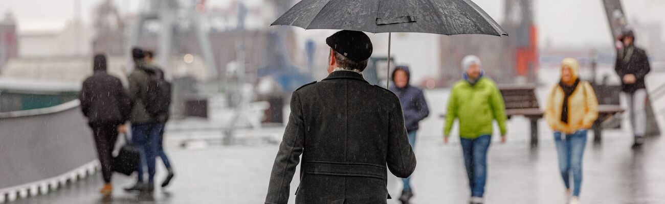 Ungemütliches und stürmisches Wetter ist für die Nordseeküste vorhergesagt - doch die befürchtete Sturmflut ist ausgeblieben. , © Markus Scholz/dpa