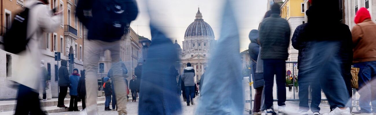 Mehr als 30 Millionen Besucher und Pilger werden für das Heilige Jahr 2025, auch Jubeljahr genannt, in der Ewigen Stadt erwartet. , © Gregorio Borgia/AP/dpa