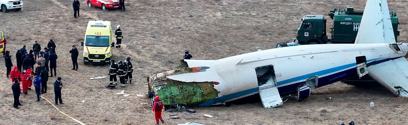 Das Wrack der Embraer 190., © Azamat Sarsenbayev/AP/dpa