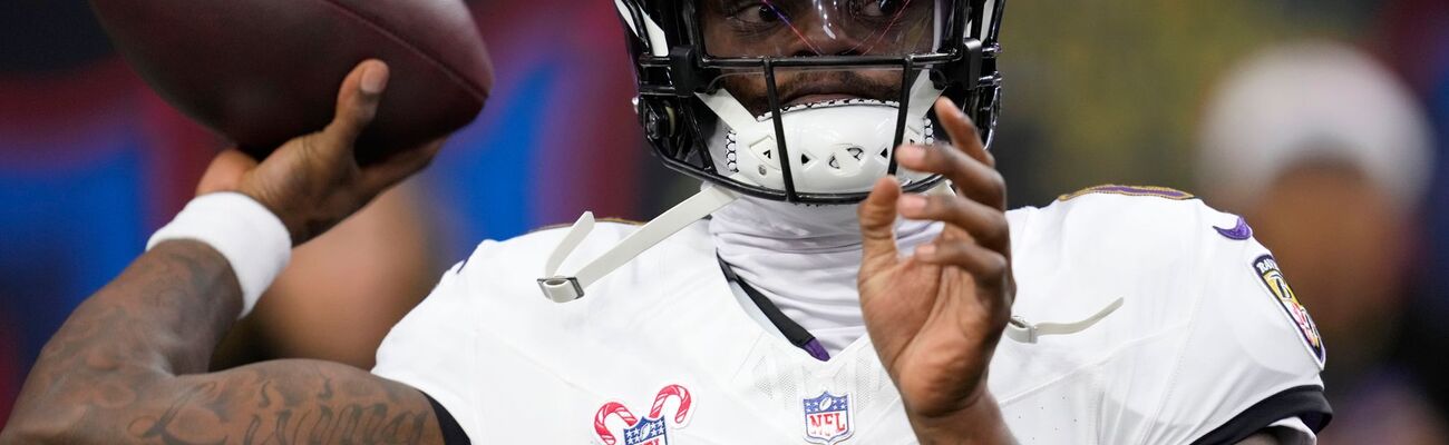 Lamar Jackson glänzte mit zwei geworfenen und einem erlaufenen Touchdown in Houston., © David J. Phillip/AP/dpa