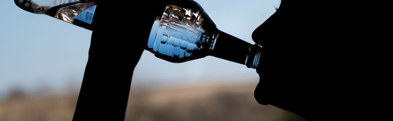 Wenn schon die Jüngsten sich derartig mit Alkohol «abschießen», dass sie in der Klinik landen, besteht Grund zur Sorge. (Symbolbild), © Silas Stein/dpa