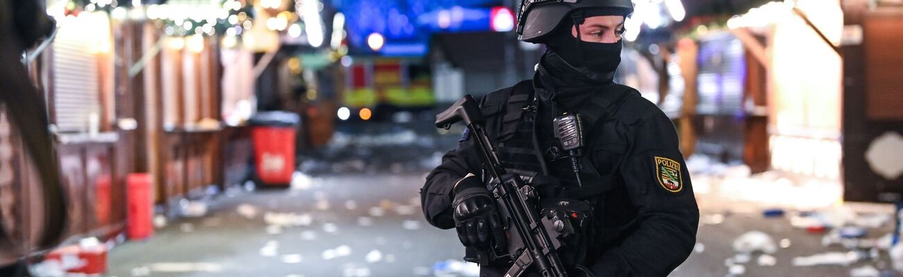 Nach dem Anschlag auf dem Magdeburger Weihnachtsmarkt soll ein Gutachten zum Täter in Auftrag gegeben werden. (Archivbild), © Heiko Rebsch/dpa