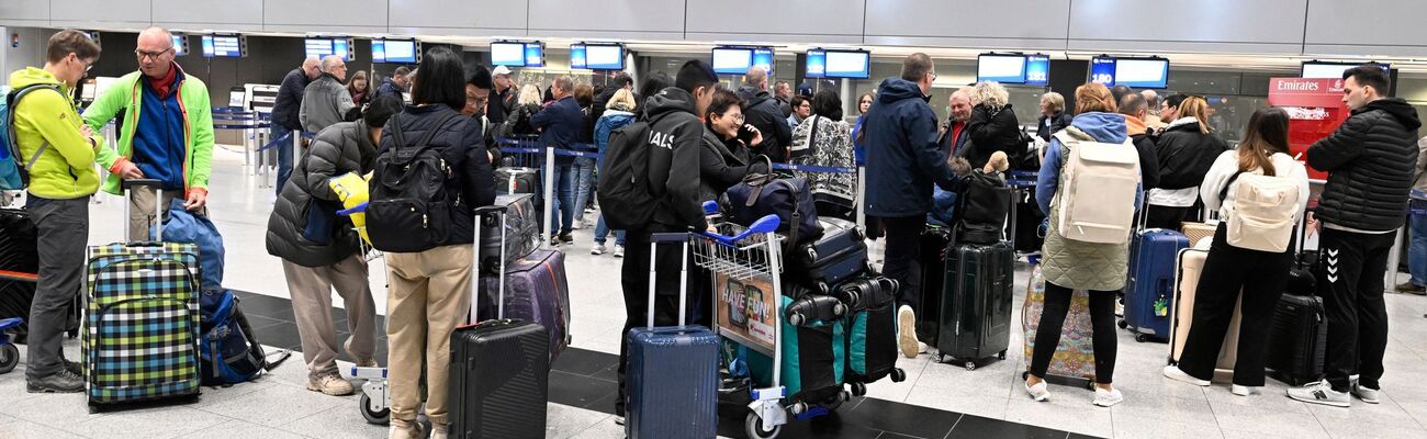 Die automatischen Grenzkontrollen am Düsseldorfer Flughafen funktionieren nach einem stundenlangen Technikausfall wieder., © Roberto Pfeil/dpa