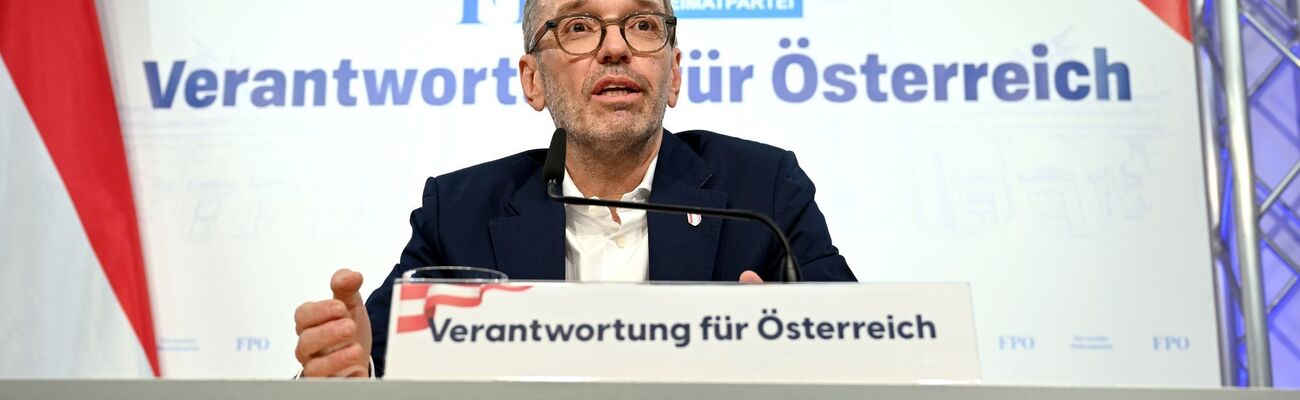 FPÖ-Chef Herbert Kickl stellt der konservativen ÖVP einige Bedingungen vor einer Zusammenarbeit., © Helmut Fohringer/APA/dpa