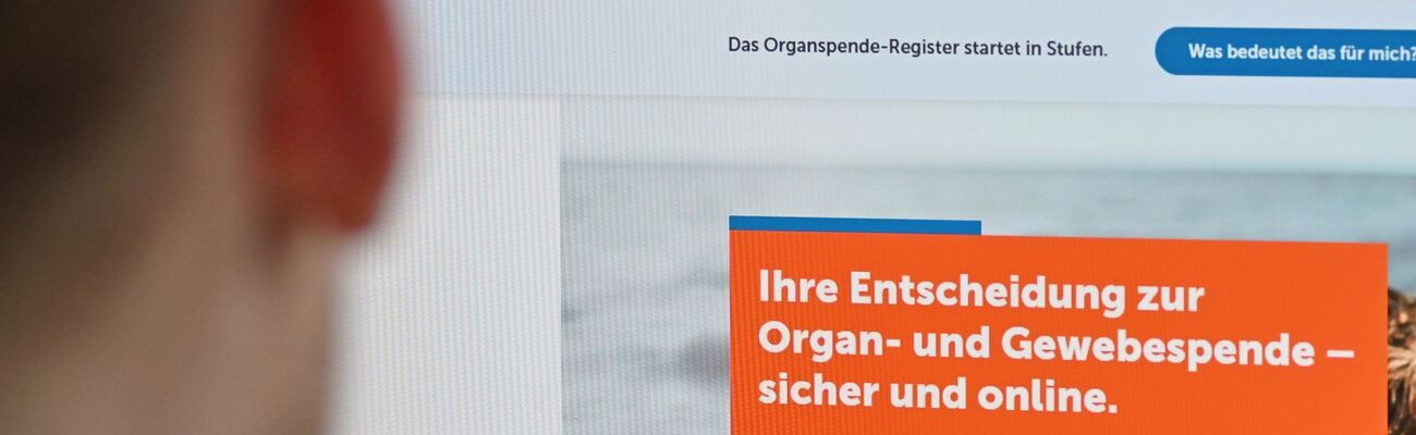 Die Zahl der Organspenden stagniert in Deutschland auf niedrigem Niveau, wie die Deutsche Stiftung Organtransplantation mitteilte. (Archivbild), © Anna Ross/dpa