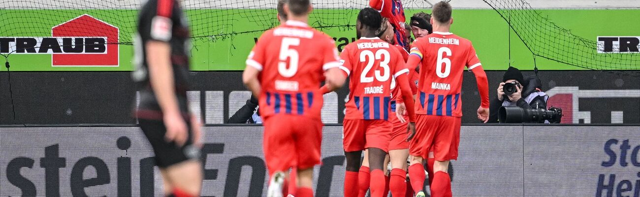 Heidenheim bejubelt die Führung durch Frans Krätzig., © Harry Langer/dpa