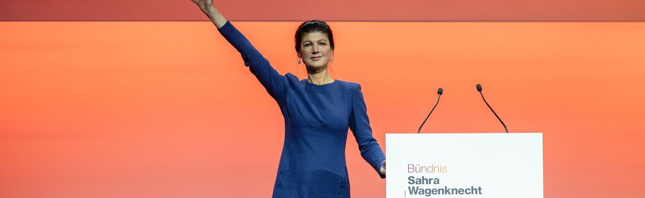 Sahra Wagenknecht stimmt ihre Partei auf den Wahlkampf ein und wird bejubelt., © Hannes P. Albert/dpa