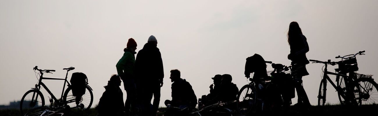 Laut dem Forscher Rüdiger Maas gibt es unter jungen Menschen in Deutschland trotz unterschiedlichster politischer Präferenzen keine Spaltung. (Archivfoto), © Fernando Gutierrez-Juarez/dpa-Zentralbild/dpa