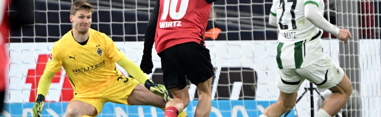 Wirtz schießt das 1:0 für Leverkusen., © Federico Gambarini/dpa