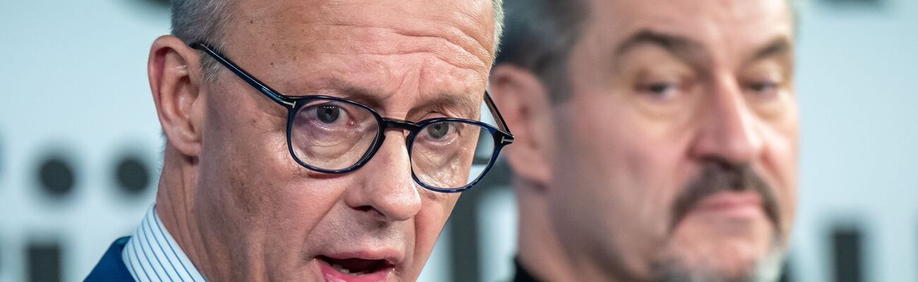 Friedrich Merz und Markus Söder (rechts) sind bisher nicht unbedingt als Freunde bekannt. (Archivbild), © Michael Kappeler/dpa