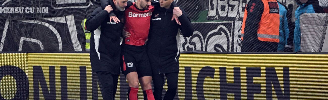 Bayers Terrier verletzte sich früh gegen Gladbach., © Federico Gambarini/dpa