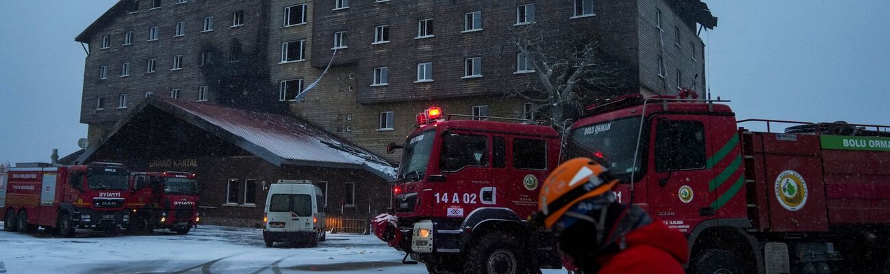 Die Brandkatastrophe passierte in einem türkischen Skigebiet., © Francisco Seco/AP/dpa