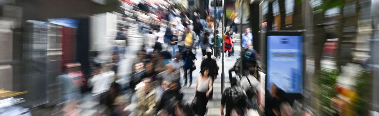 Fast 83,6 Millionen Menschen lebten zum Jahresende 2024 in Deutschland. (Symbolbild), © Bernd Weißbrod/dpa