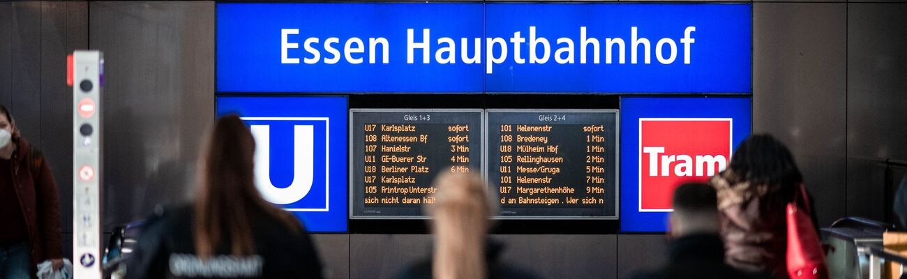 Bundespolizisten haben am Essener Hauptbahnhof einen Mann mit einer Machete gestoppt. (Symbolbild), © Fabian Strauch/dpa