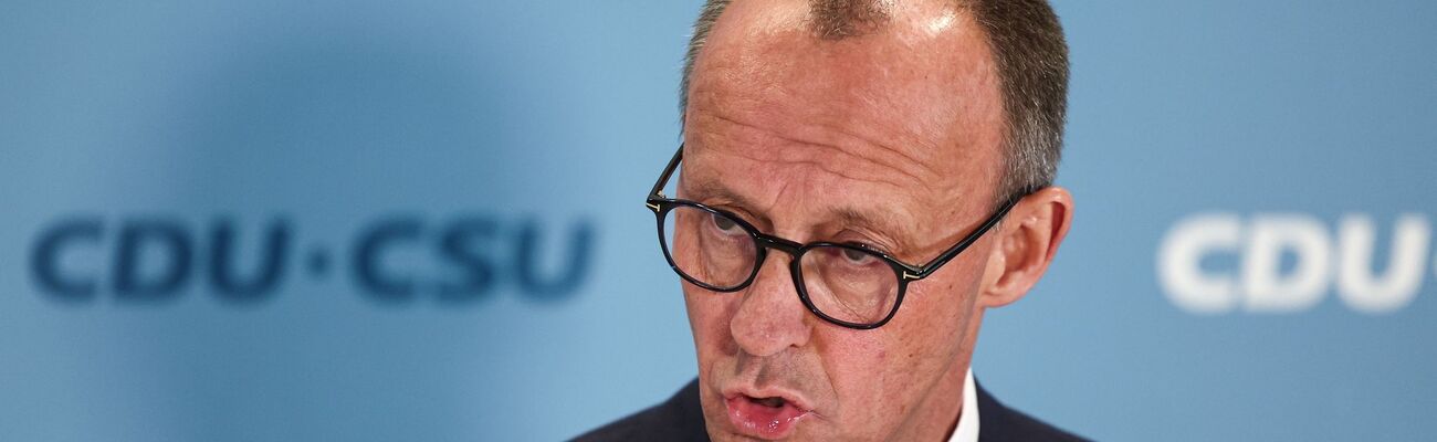 Unionskanzlerkandidat Friedrich Merz will im Bundestag noch vor der Wahl schärfere Migrationsregeln zur Abstimmung stellen., © Hannes Albert/dpa