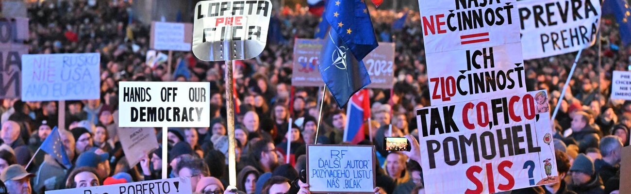 In Bratislava sollen sich 60.000 Menschen versammelt haben. , © álek Václav/CTK/dpa