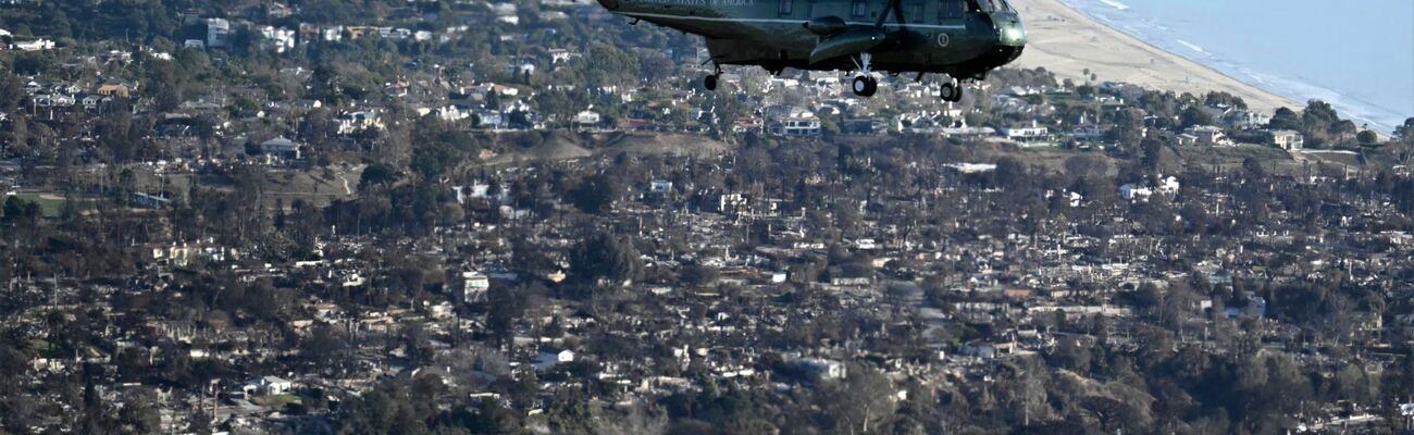 Nach dem Überflug über die Brandgebiete zeigte sich Trump schockiert., © Mandel Ngan/Pool AFP/AP/dpa