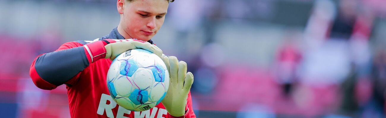 Jonas Urbig soll laut Spekulationen zum FC Bayern München wechseln., © Rolf Vennenbernd/dpa