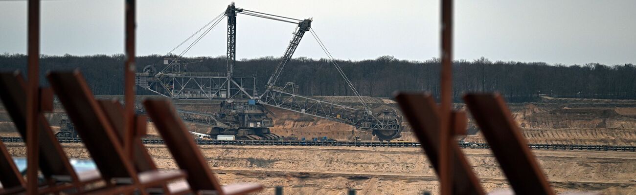 Das Oberverwaltungsgericht in Münster hat die Rodung eines Waldstücks am Braunkohletagebau Hambach erlaubt und einen Eilantrag des BUND Landesverband NRW abgelehnt. (Archivbild), © Federico Gambarini/dpa