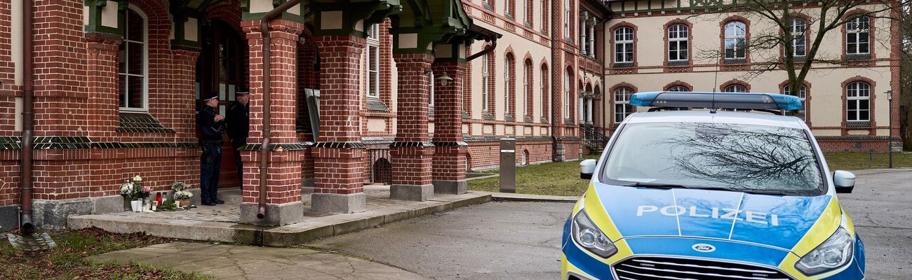 Nach zwei Gewalttaten in Beelitz-Heilstätten südwestlich von Berlin ermittelt die Staatsanwaltschaft wegen Mordes und versuchten Mordes., © Michael Ukas/dpa