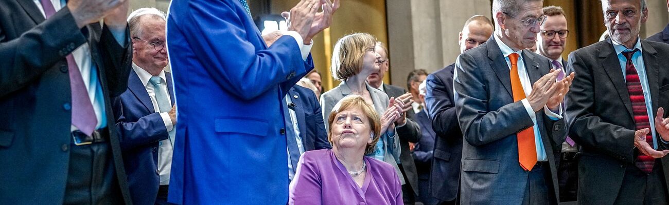 Das Verhältnis von Merkel und Merz gilt als belastet. (Archivbild), © Kay Nietfeld/dpa