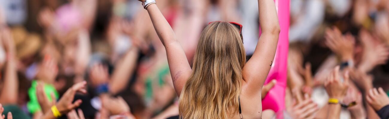 Das Jahr 2025 bietet zahlreiche Open-Air-Festivals. (Symbolbild) , © Christoph Reichwein/dpa