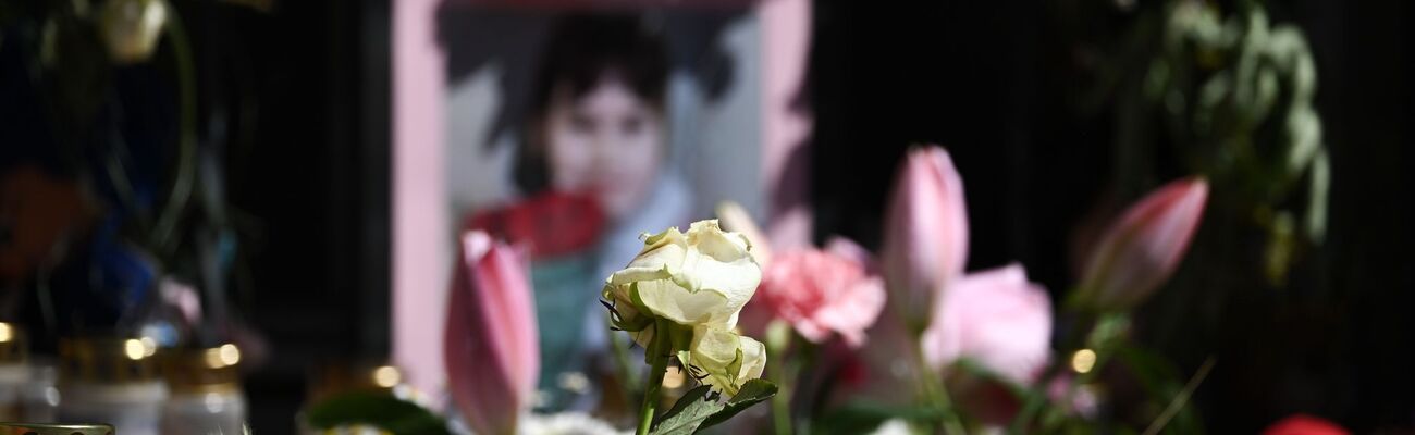 Der gewaltsame Tod der neunjährigen Valeriia hatte im Juni 2024 viele Menschen erschüttert - im sächsischen Döbeln wurde mit Kerzen und Blumen des Mädchens gedacht (Archivbild). , © Robert Michael/dpa