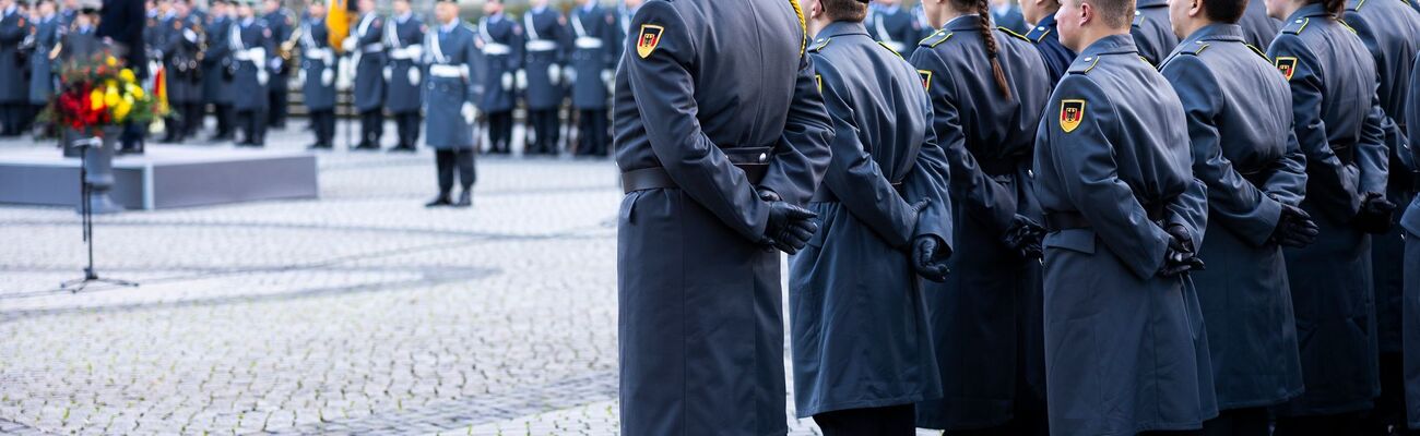 Die Bundeswehr soll gestärkt werden - muss aber mit weniger Soldaten auskommen., © Michael Matthey/dpa