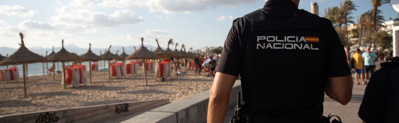 Zur Herkunft des Opfers und der Beschuldigten machte die spanische Nationalpolizei keine Angaben. (Symbolbild) , © Clara Margais/dpa