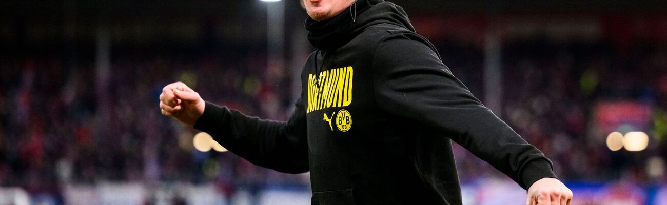 Jubelte nach dem Sieg in Heidenheim ausgelassen: BVB-Trainer Mike Tullberg., © Tom Weller/dpa