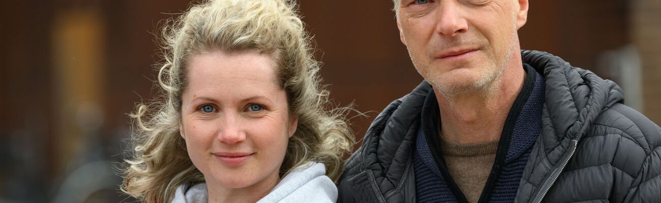 Die Schauspielerin Cornelia Gröschel und der Schauspieler Martin Brambach - hier bei Dreharbeiten zu einem MDR-«Tatort», der in etwa einem Jahr zu sehen sein soll., © Robert Michael/dpa