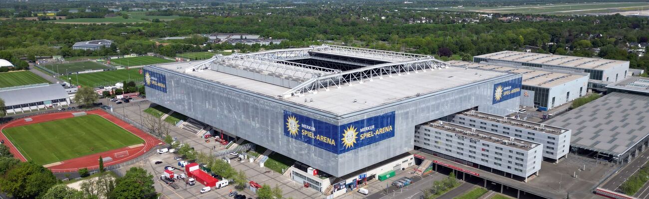 Auf den Messerparkplätzen hinter der Düsseldorfer Arena sollen künftig Mega-Konzerte stattfinden., © Federico Gambarini/dpa