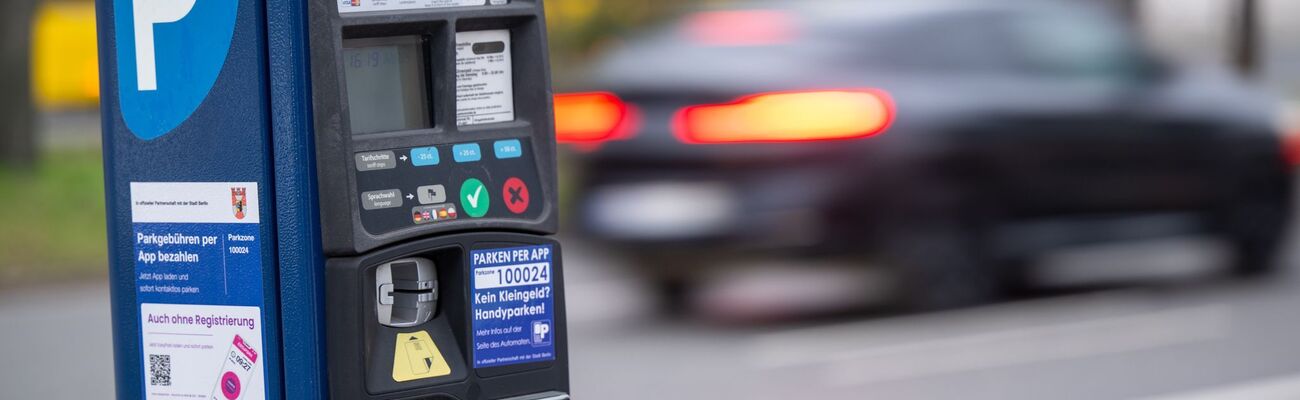 Betrug am Parkautomat - jetzt warnt auch die Stadt Köln, © Monika Skolimowska/dpa/dpa-tmn