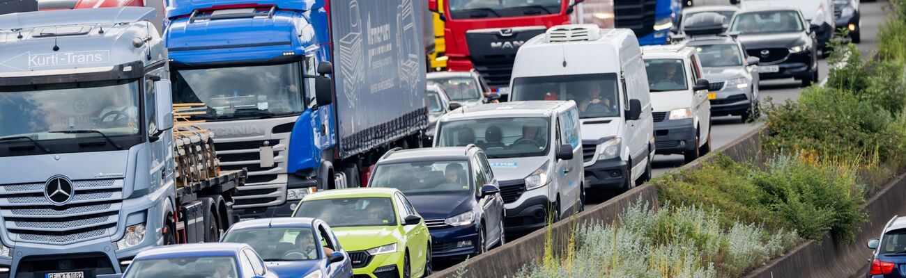 Die A3 im Autobahndreieck Köln-Heumar - einer der Stau-Hotspots in Nordrhein-Westfalen. (Archivbild), © Rolf Vennenbernd/dpa