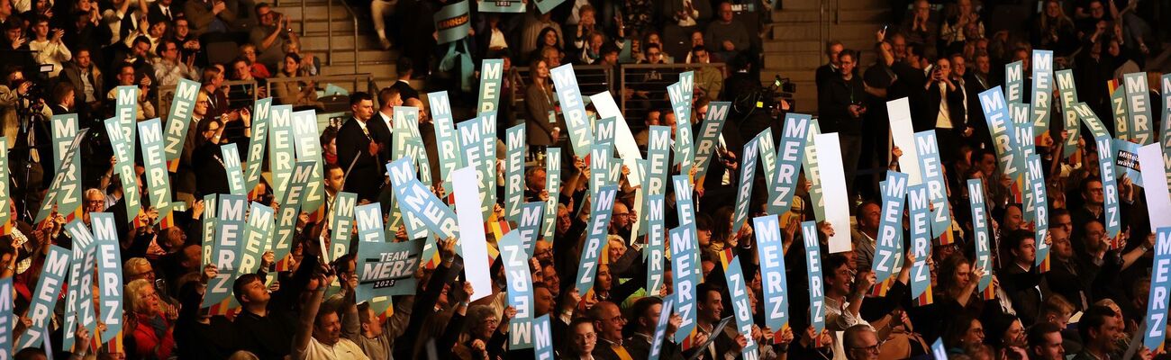 Rund 4.000 Anhängerinnen und Anhänger kamen zwei Tage vor der Bundestagswahl zum CDU-Wahlkampfabschluss der CDU in NRW nach Oberhausen., © Rolf Vennenbernd/dpa