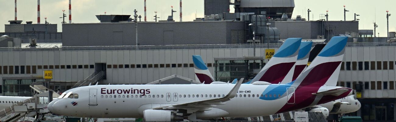 Ganztägige Warnstreiks an den Flughäfen Köln/Bonn und Düsseldorf werden nach Einschätzung der Airports für Verspätungen und Flugausfälle sorgen. (Archivbild), © Federico Gambarini/dpa