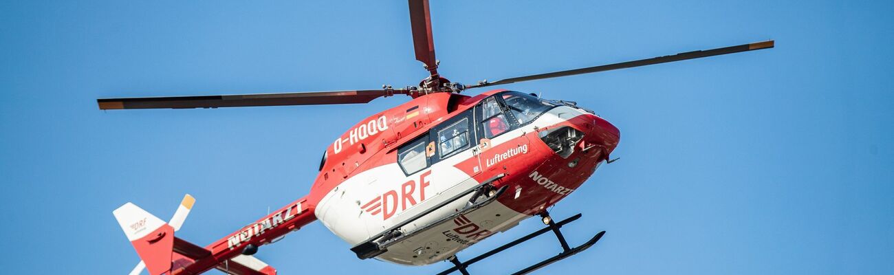 Der Pedelecfahrer wurde mit einem Rettungshubschrauber ins Krankenhaus gebracht. (Symbolbild), © Marcel Kusch/dpa