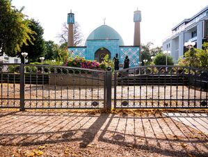 Seit dem Verbot des IZH ist auch die Blaue Moschee an der Hamburger Außenalster geschlossen. (Archivbild), © Daniel Bockwoldt/dpa