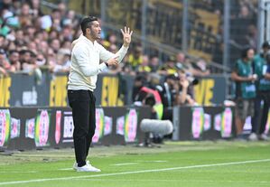 Dortmunds Trainer Nuri Sahin bei seiner Rückkehr nach Bremen., © Carmen Jaspersen/dpa