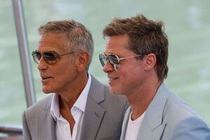 George Clooney und Brad Pitt stehen für «Wolfs» wieder gemeinsam vor der Kamera., © Joel C Ryan/Invision/AP/dpa