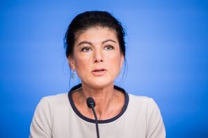 Parteigründerin Sahra Wagenknecht zeigt sich offen für eine Zusammenarbeit mit der CDU auf Landesebene, stellt aber diverse Bedingungen., © Christoph Soeder/dpa