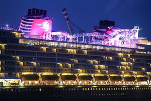 Auf dem Kreuzfahrtschiff haben 4000 Passagiere Platz., © Bodo Marks/dpa