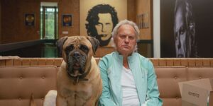 Filmszene: Edgars treuer Begleiter ist im Alter sein Hund. , © -/Warner Bros. Entertainment GmbH/dpa