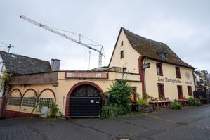 Die Abrissarbeiten dauern weiter an., © Harald Tittel/dpa